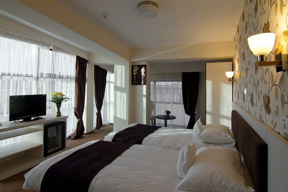 West Plaza 3*